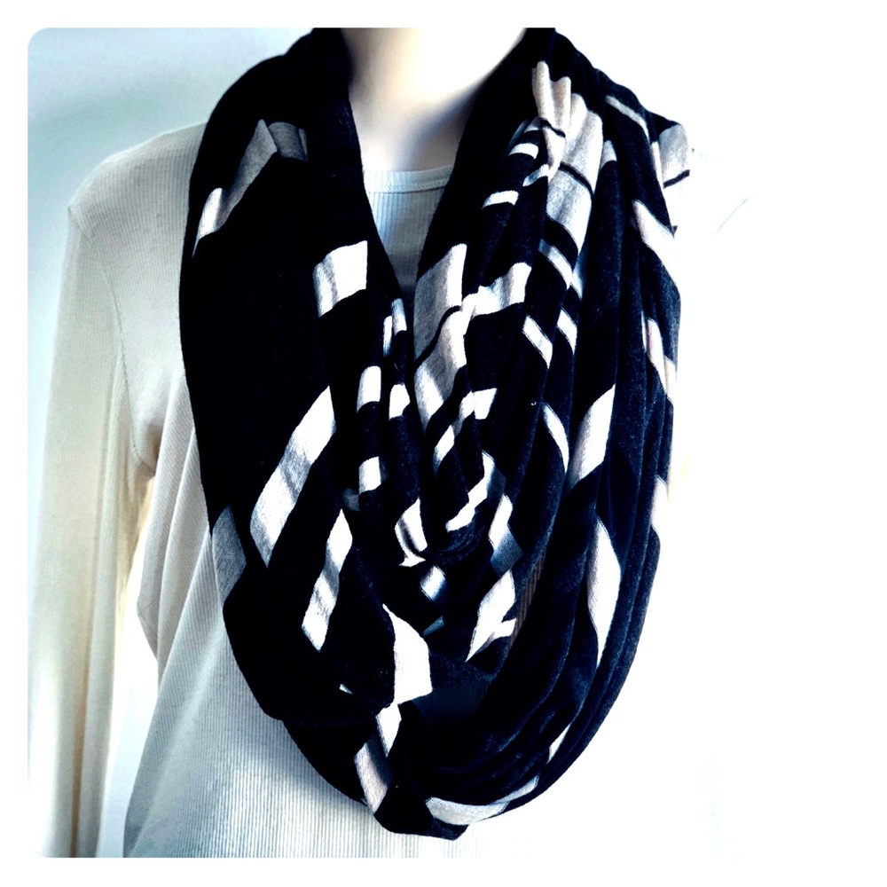{VINCE} INFINITY SCARF